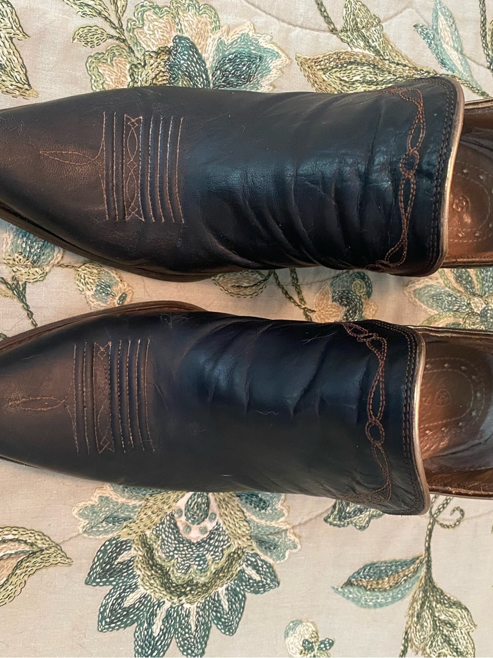 Ariat Dixon snip toe booties sz 10
